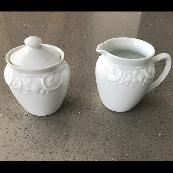 Dinnerware Set - Picture 6 of 9